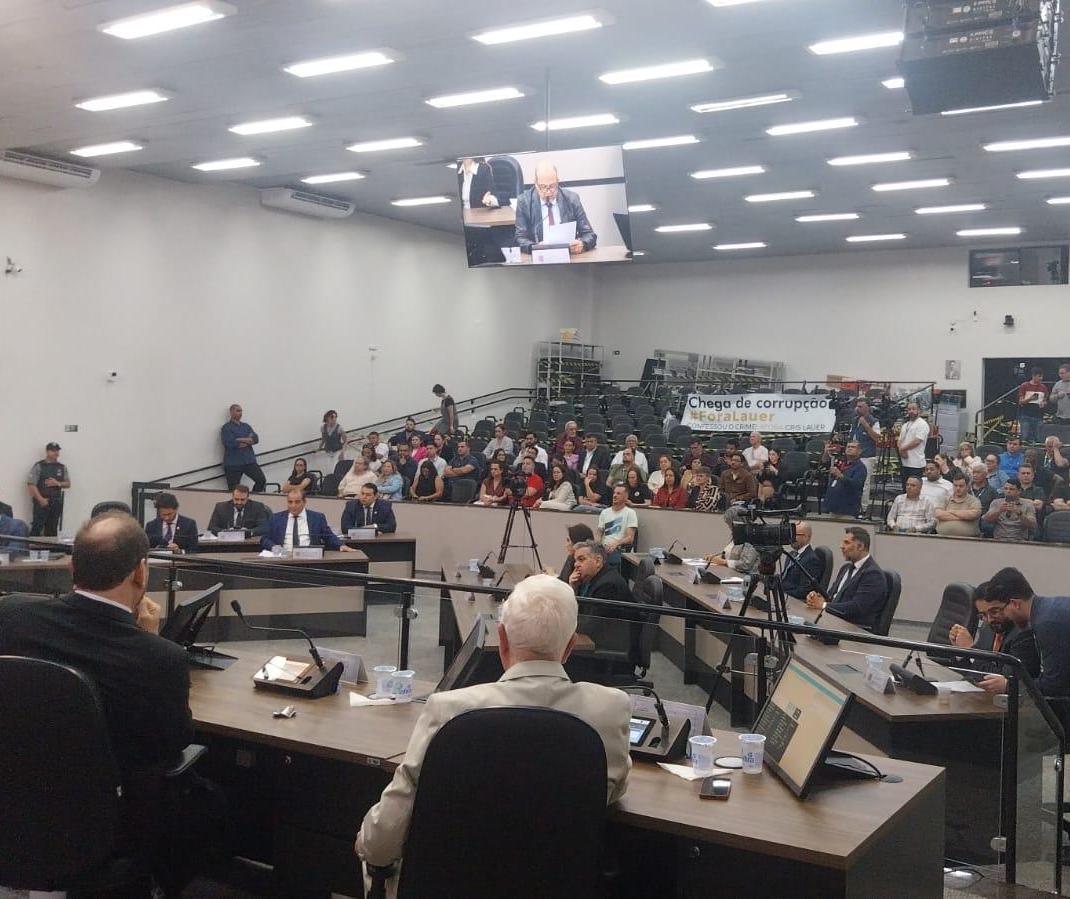 Confira os detalhes da sessão de julgamento da cassação do mandato da vereadora Cris Lauer (Novo)