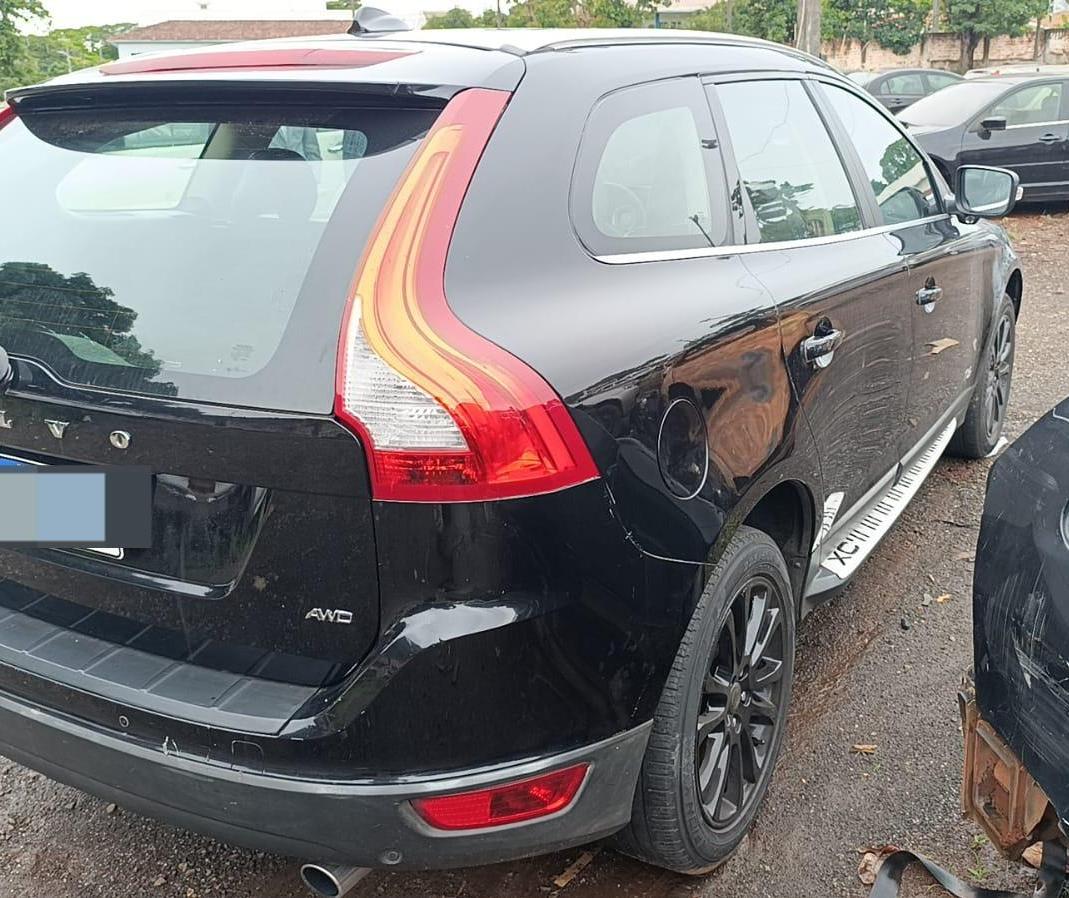 Após agredir companheira, adolescente é apreendido com carro de luxo e moto