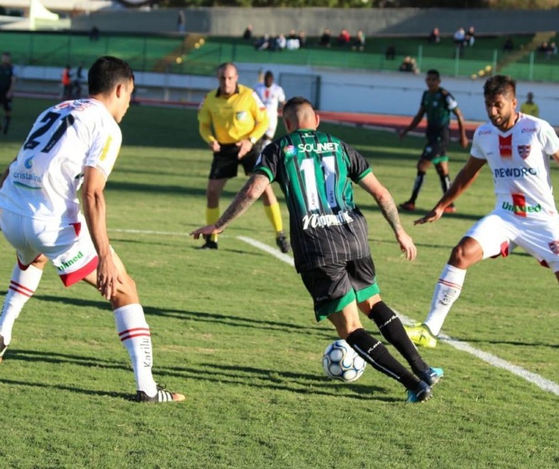 Maringá FC vence o Linense por 2 a 1