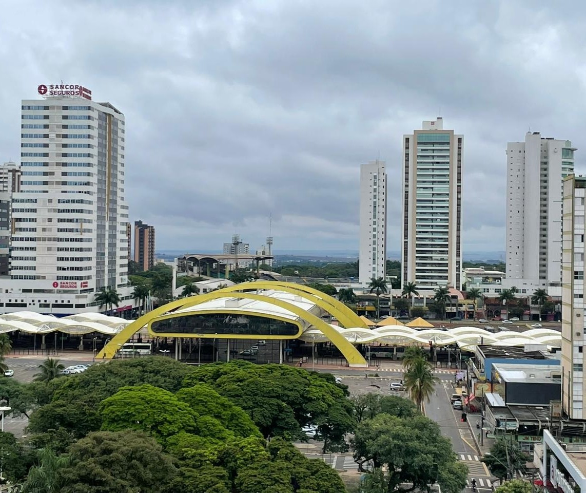 Sábado (11) com neblina e chuva em Maringá