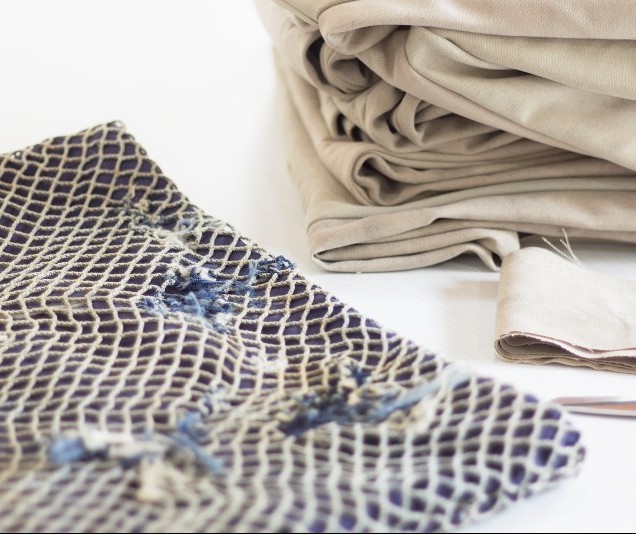 Empresa transforma redes de pesca em tecidos para roupas de banho