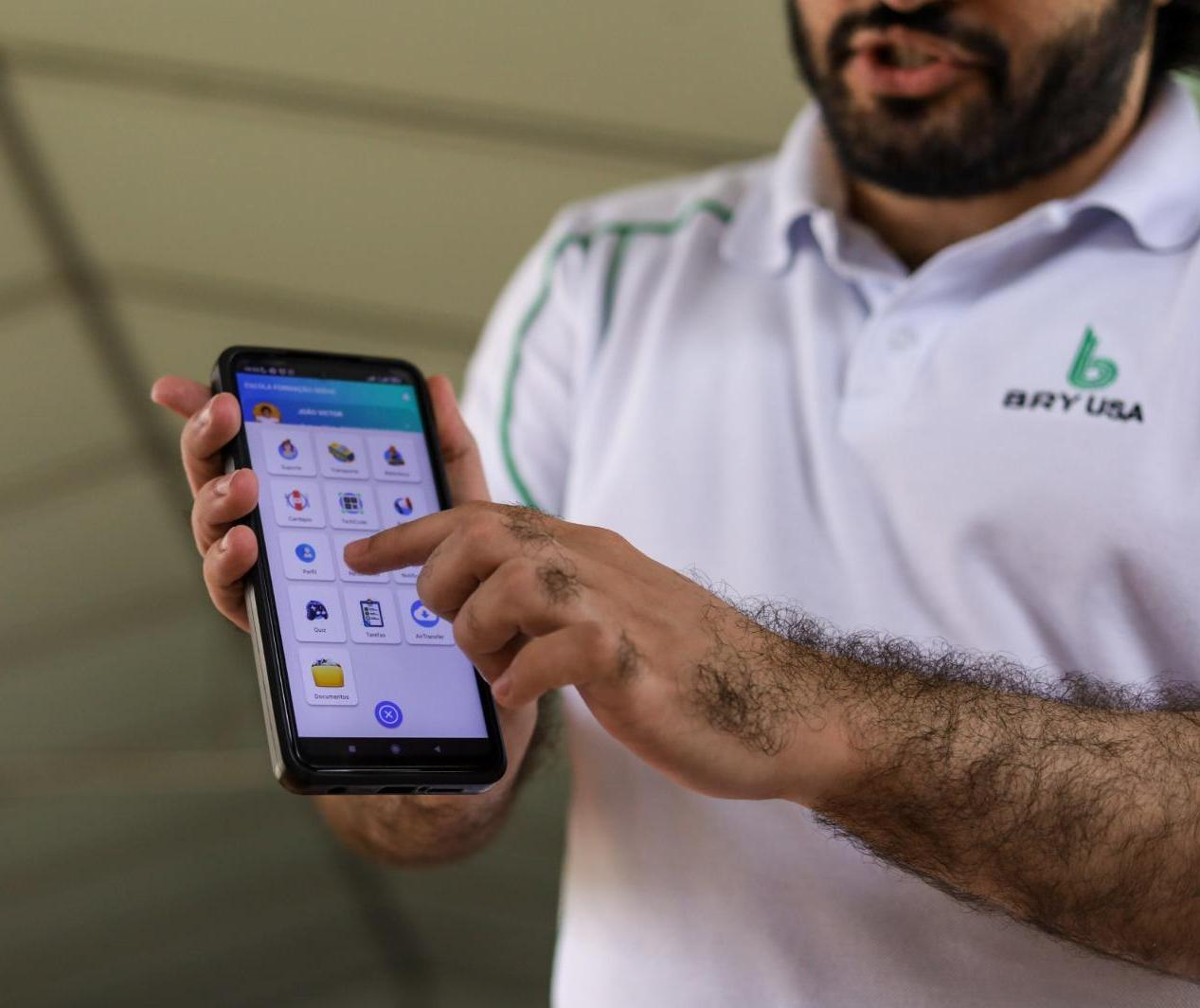 Conecta Seduc informa pais sobre rotina escolar dos filhos