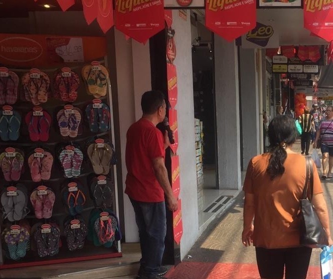 Consumidores garimpam as melhores ofertas na Maringá Liquida