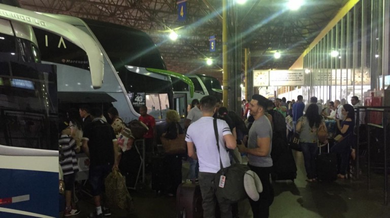 Atrasos marcam chegada e saída de passageiros na rodoviária
