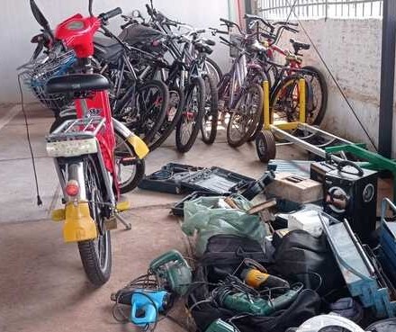 PM de Maringá descobre ‘loja’ do crime e recupera centenas de equipamentos