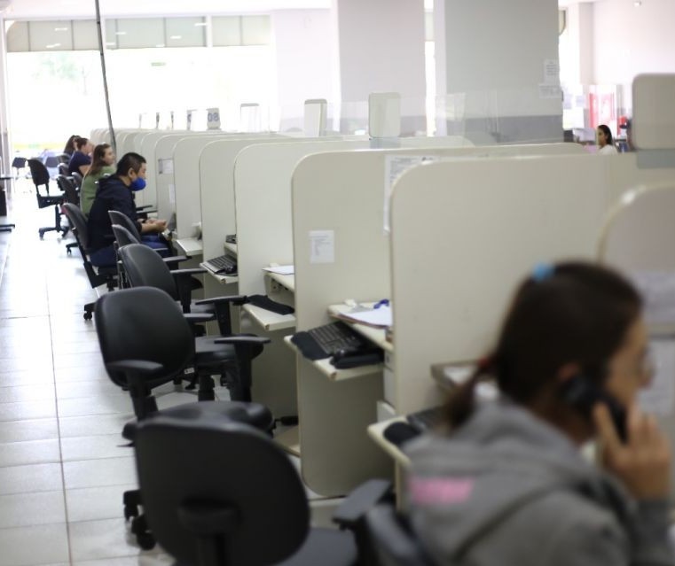 Agência do Trabalhador oferece 561 vagas de emprego em Maringá; veja lista