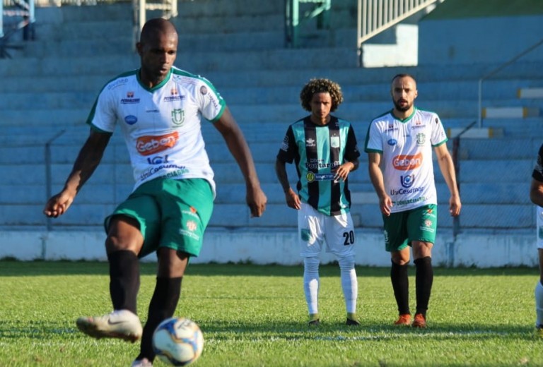 Isolado na liderança, Maringá FC fecha série de jogos fora de casa