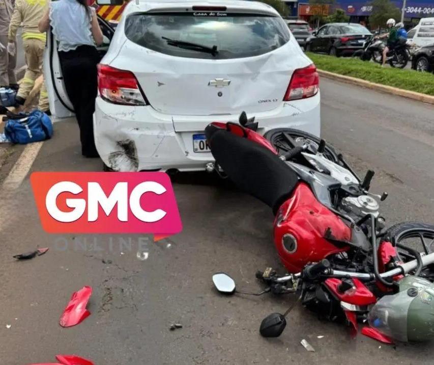 Motociclista fica gravemente ferido em acidente na Avenida Colombo, em Maringá
