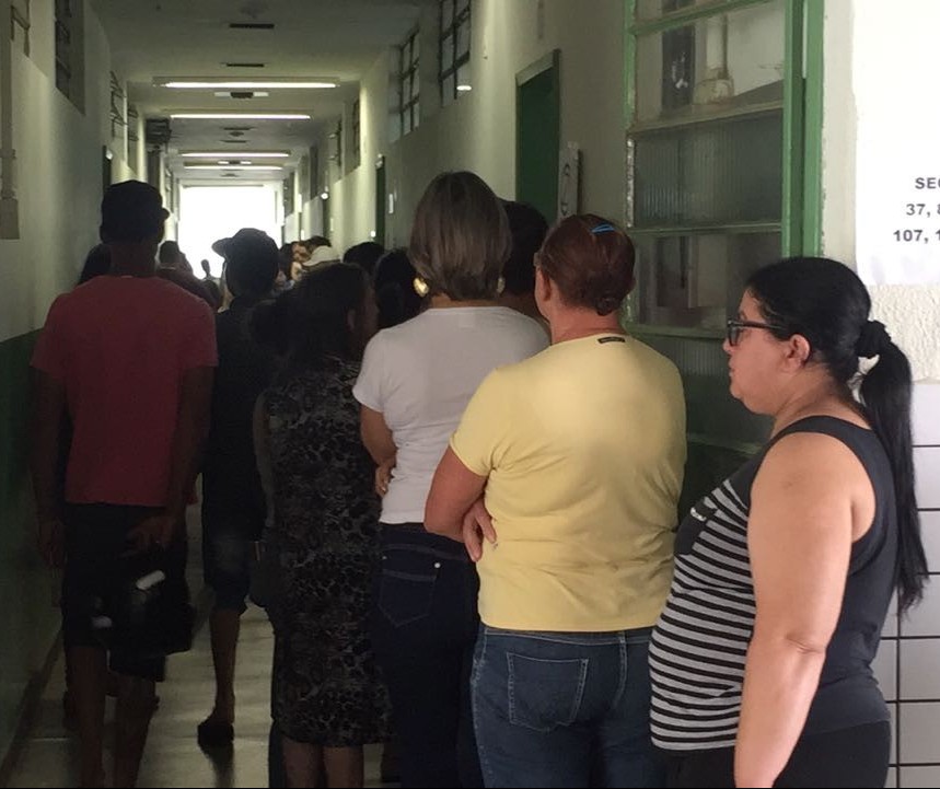 Mudança de locais de votação deixou eleitores perdidos em Maringá