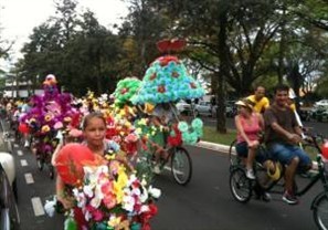 Milhares de pessoas participaram do passeio ciclístico promovido pela Maringá FM nesse domingo (22)