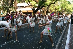 Milhares de pessoas acompanharam o desfile cívico de 7 de setembro na manhã desta sexta-feira em Maringá