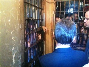 14 presos da cadeia de Sarandi foram transferidos nesta manhã para Curitiba
