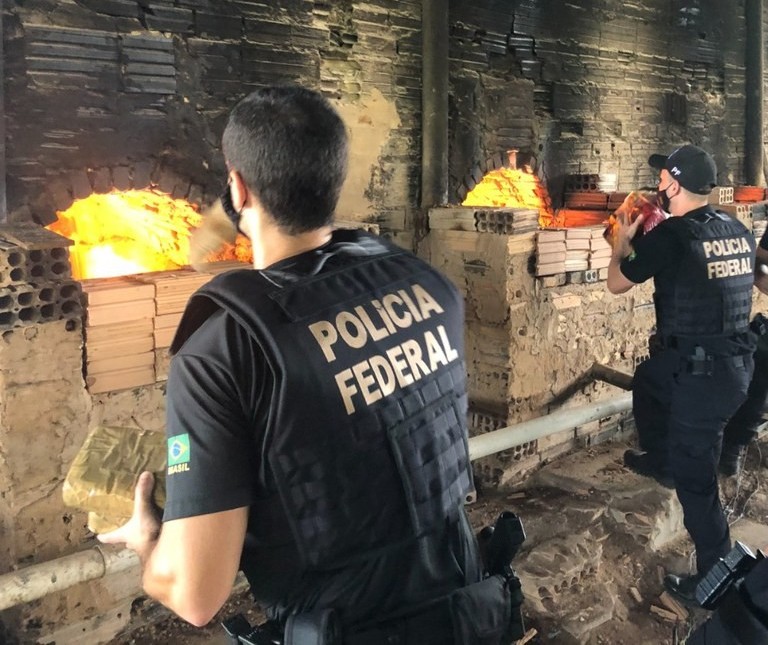 Polícia Federal incinera 5.579 quilos de drogas nesta terça-feira (10)
