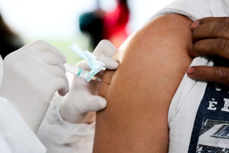 Maringá vacina contra a Covid-19 apenas com a segunda dose neste sábado (5)