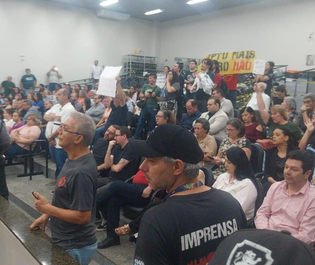 Projeto do IPTU é aprovado em segunda discussão, sob pressão popular