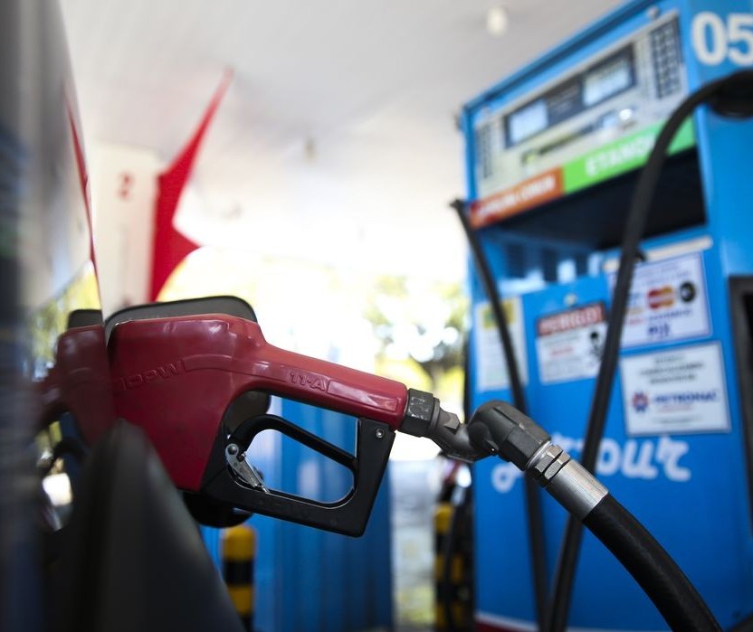 Procon identifica diferenças de até 17,8% nos preços dos combustíveis em Maringá