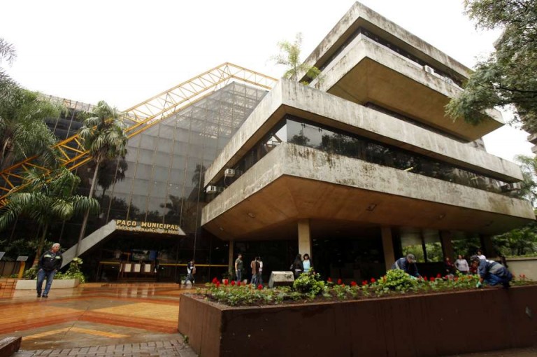 Muda a gestão, muda cor do uniforme escolar também