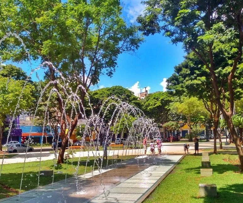 Sábado (21) de sol e temperatura alta em Maringá