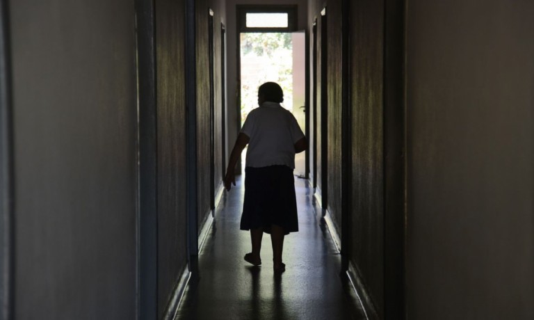Saúde fecha asilo clandestino em Maringá