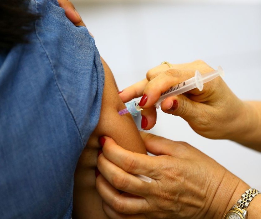 Vacinação contra a gripe será no fim de semana para os idosos