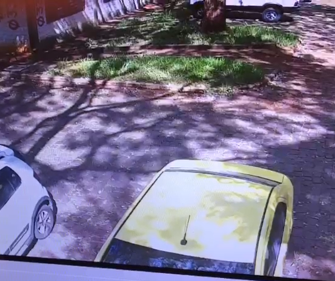 Estudante é assaltado e tem carro roubado por casal no estacionamento da UEM