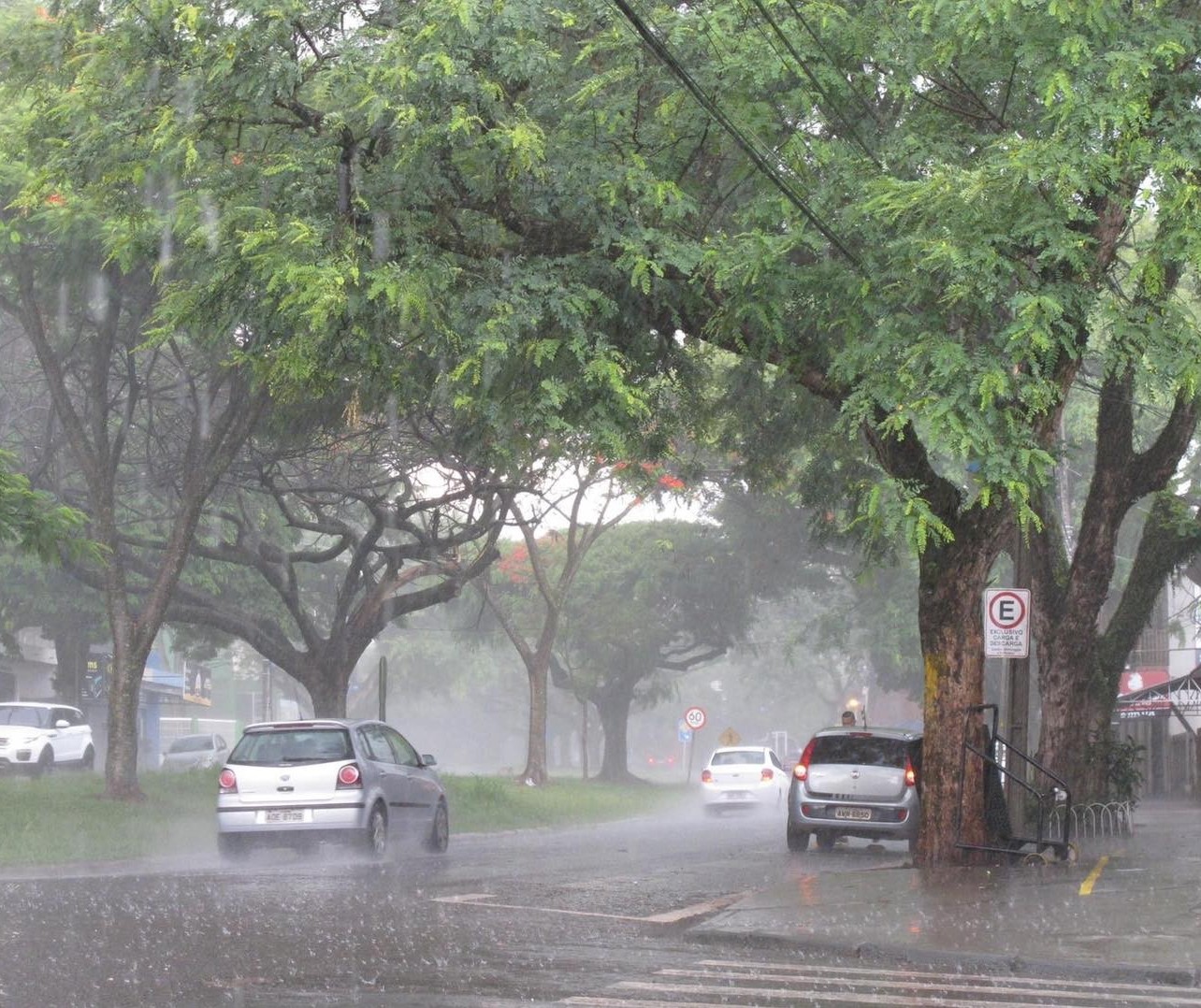 Quinta-feira deve ser marcada por pancadas de chuva em Maringá