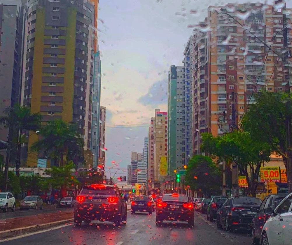 Sábado (14) com chuva, neblina e temperatura alta em Maringá