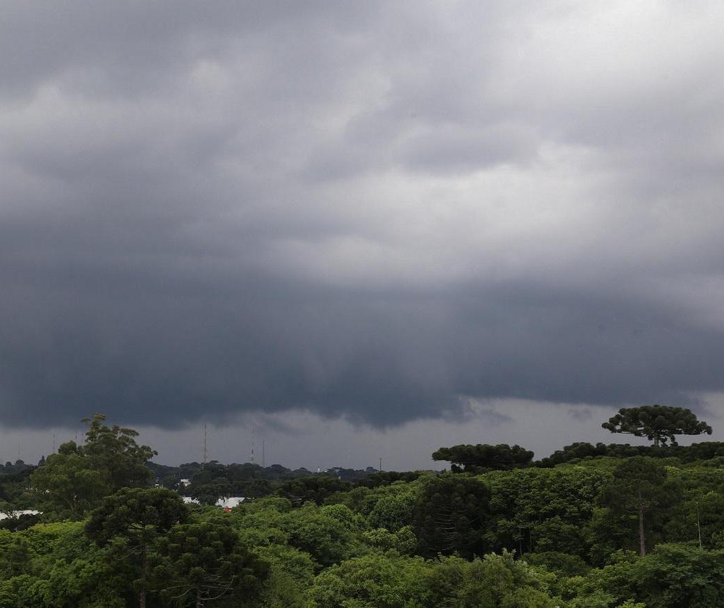 Temporal afeta energia e abastecimento de água em várias regiões
