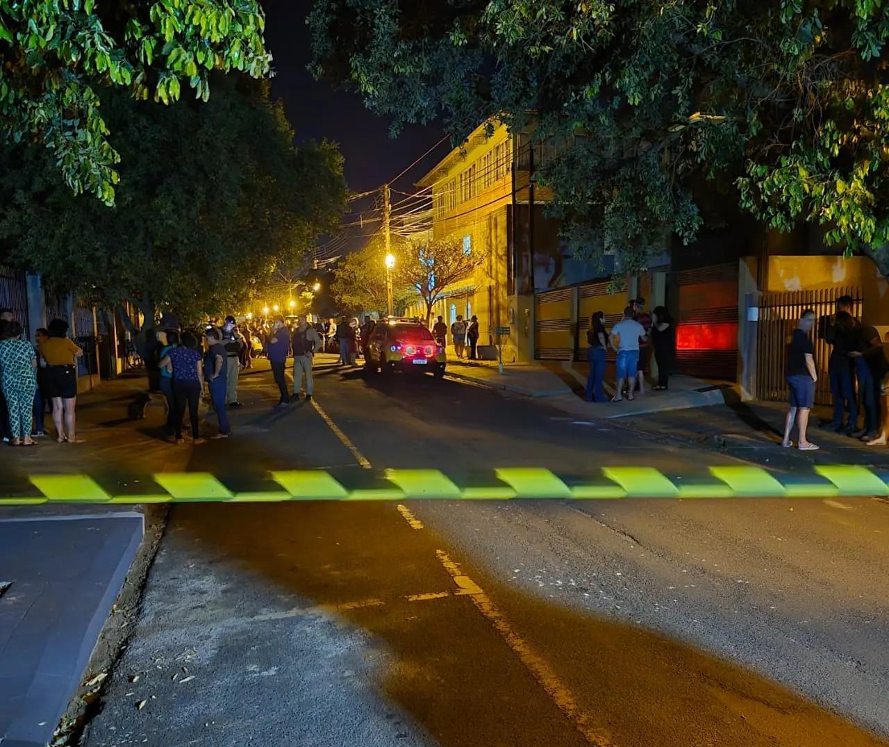 Mulher é morta com aproximadamente 30 facadas pelo ex-companheiro