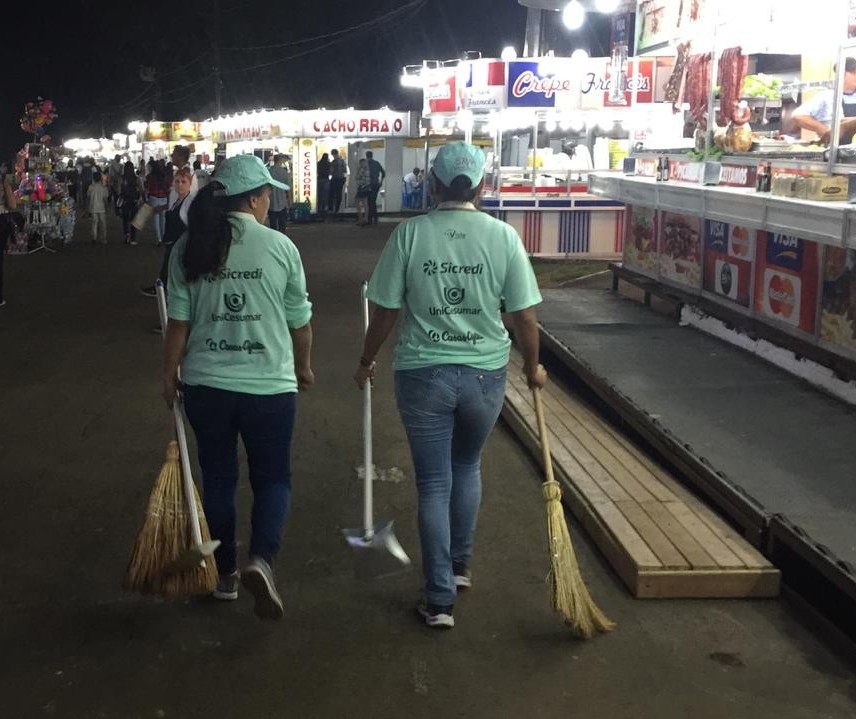 Quase 270 funcionários cuidam da limpeza no parque de exposições