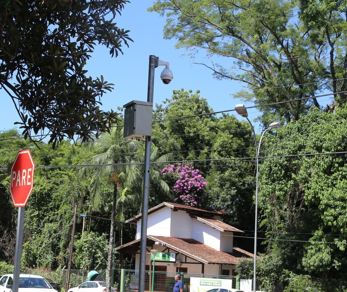 Das 70 supercâmeras, pelo menos 30 não funcionam em Maringá