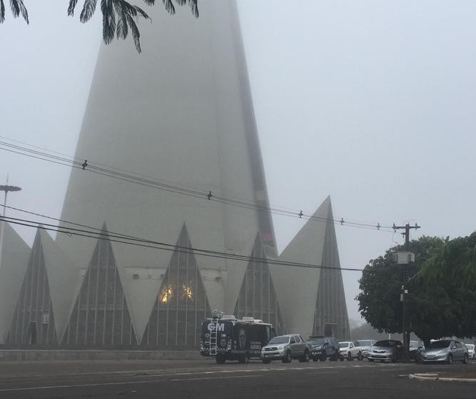 Sábado de céu nublado e máxima de 19º em Maringá