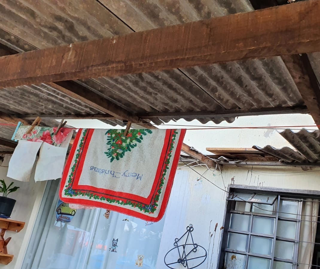 Idoso que realizava pintura cai de telhado e fica ferido em Maringá