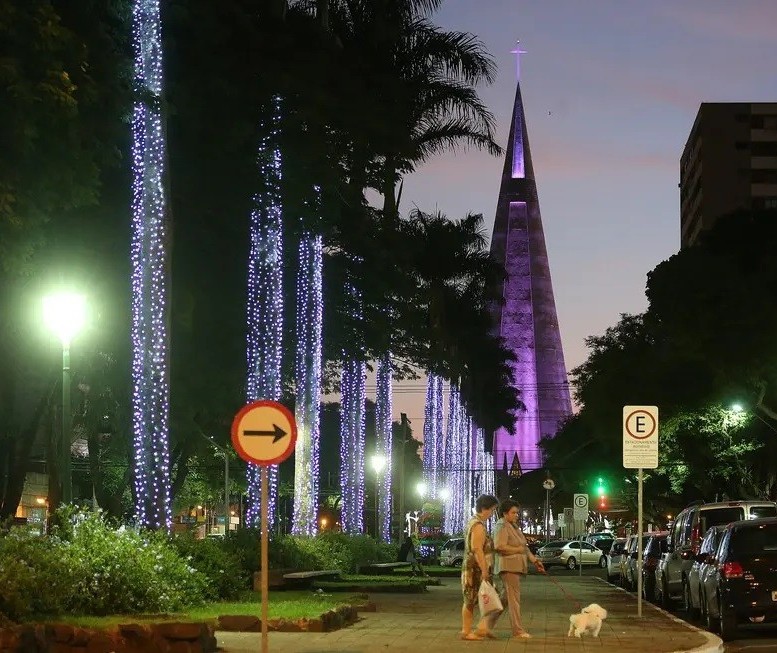 Ladrões furtam cabos de energia das luzes de Natal de Maringá