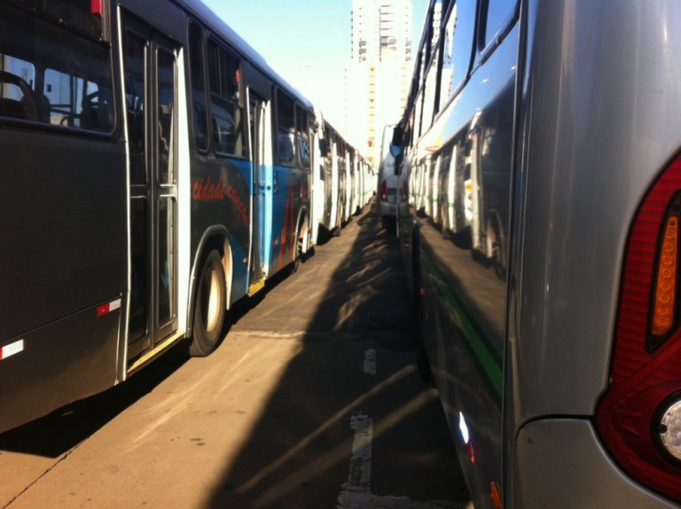 Maringá é a cidade do Paraná com menos ônibus por habitante