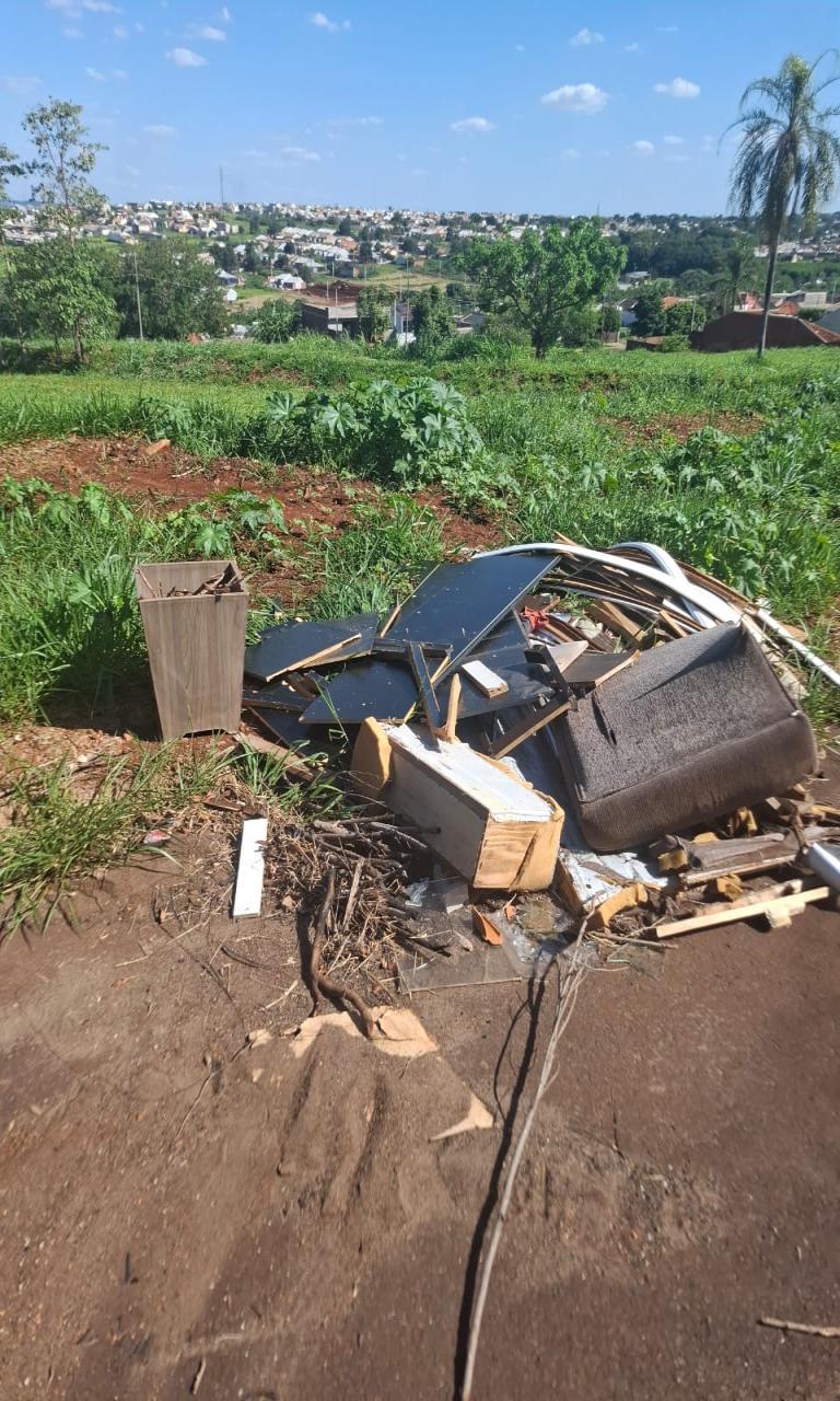 Guarda Municipal flagra descartar irregular no Conjunto Requião