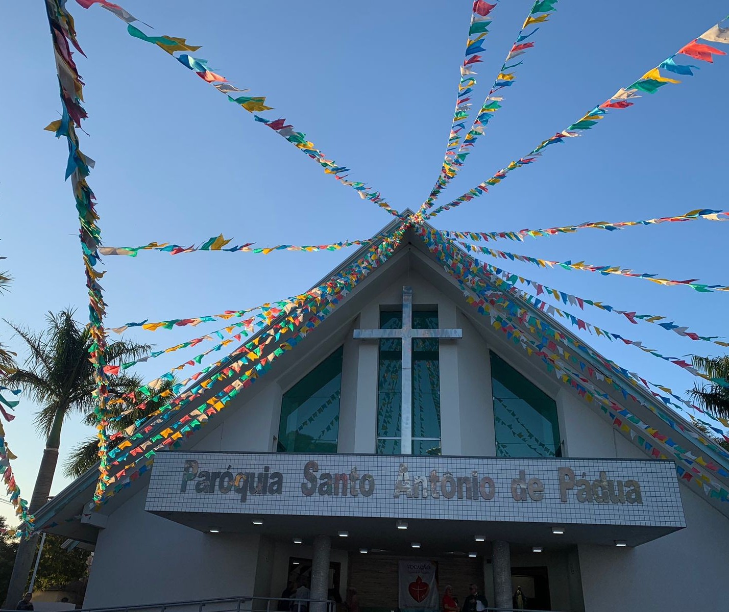 Festa de Santo Antônio reúne milhares de pessoas no fim de semana