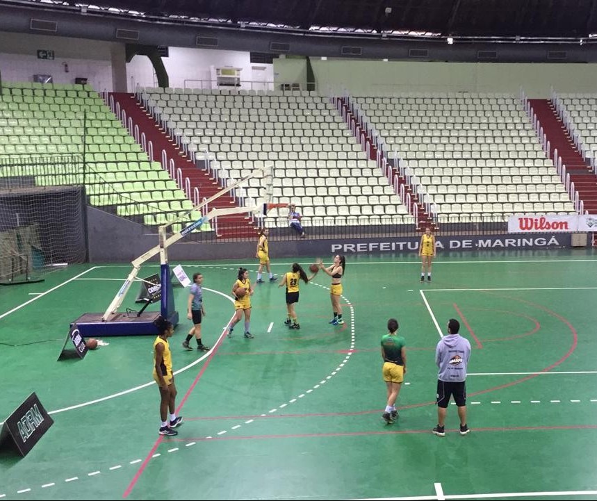 Campeonato paranaense de basquete feminino ocorre em Maringá