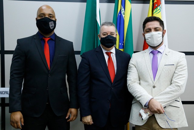 Os integrantes da Comissão de Constituição e Justiça são Delegado Luiz Alves (vice), Sidnei Telles (presidente) e Flávio Mantovani (membro) (foto: CMM/divuglação)