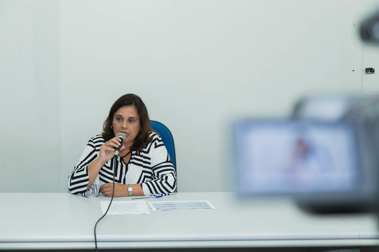 Presidente da Comissão do Vestibular Unificado, Maria Raquel Natali Marçal explica as mudanças no vestibular da UEM (foto: ASC/UEM)
