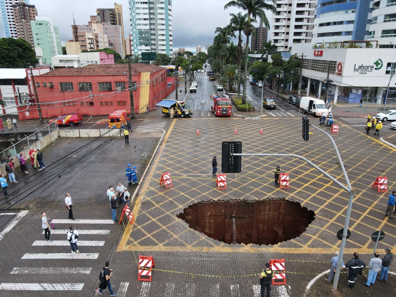 Rompimento de tubulação da Sanepar leva transtorno à Avenida São Domingos e  pode afetar abastecimento de água - Maringá Post
