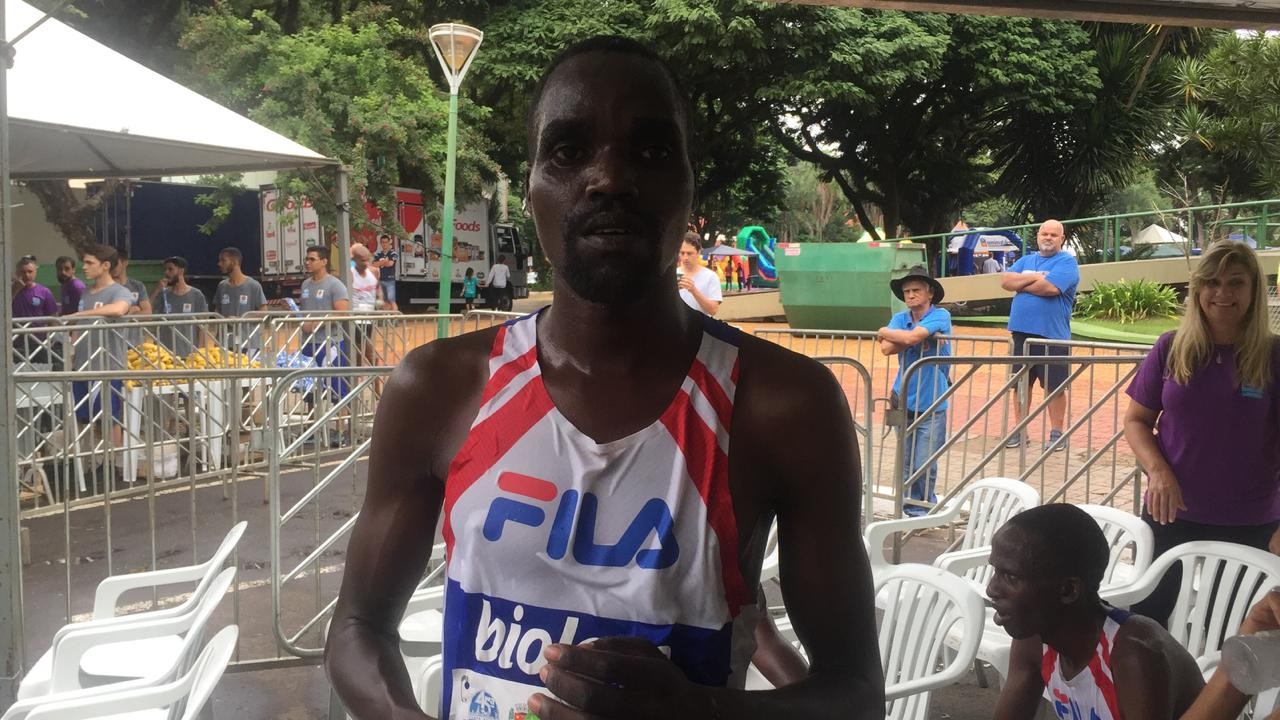 Queniano William Kibor, vencedor da categoria masculino