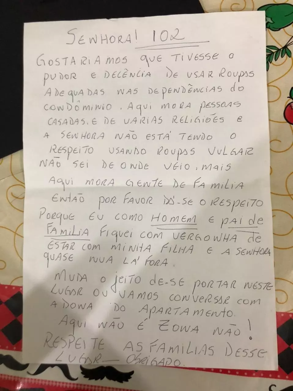 Carta pede que moradora use roupas ‘adequadas’ nas dependências do condomínio.