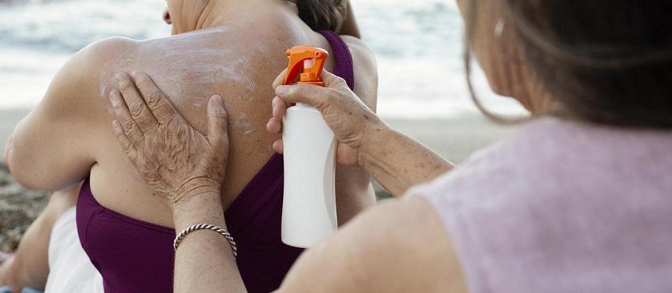 Sol em excesso na praia contribui para o câncer de pele