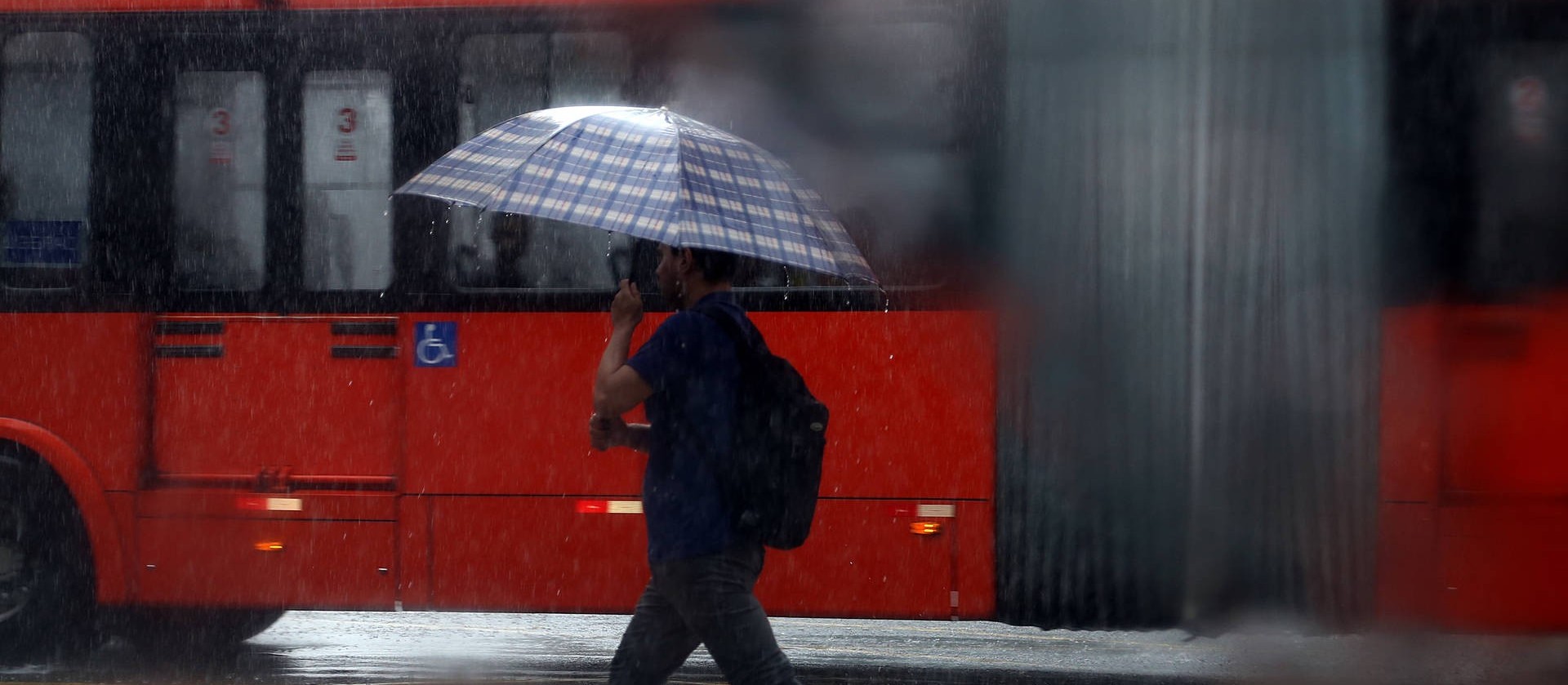 Mudança no tempo traz chuva e frio intenso para Maringá