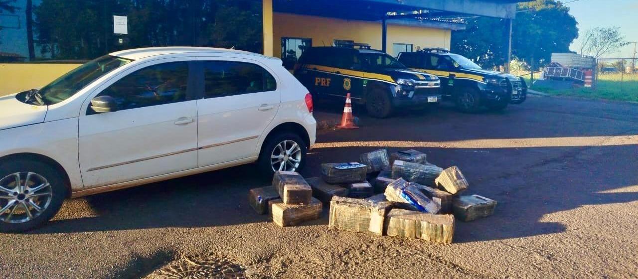 PRF apreende veículo roubado com 300 quilos de maconha