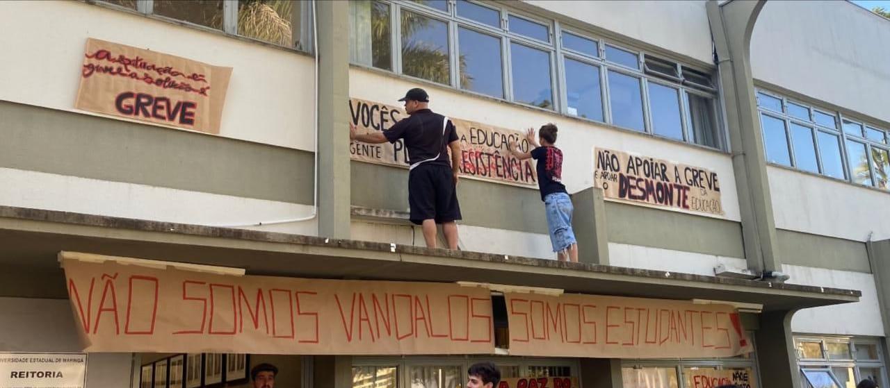 Estudantes ocupam reitoria da UEM reivindicando melhorias