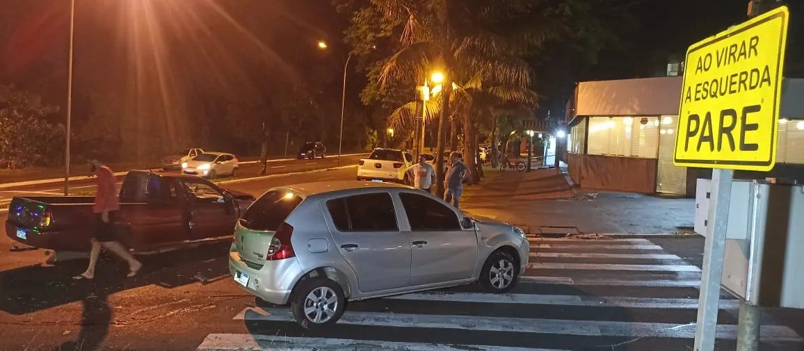 Acidente de trânsito deixa dois feridos em Maringá