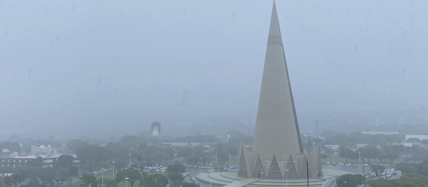 Umidade relativa do ar pode chegar a 100% mas não chove em Maringá