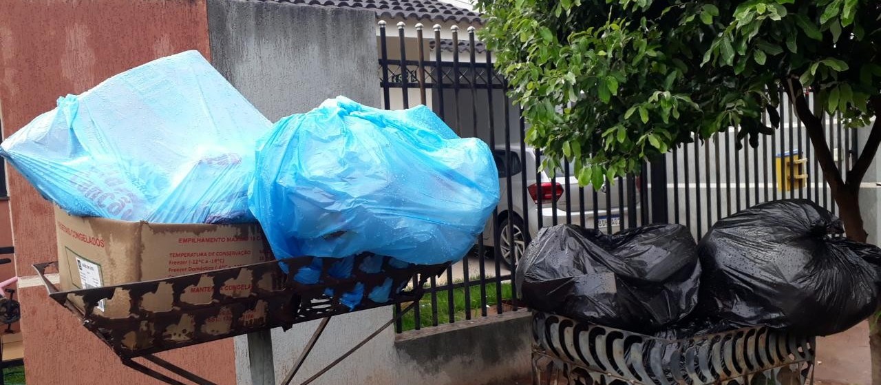 Reclamações sobre acúmulo de lixo em bairros de Maringá continuam